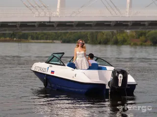 Романтическая прогулка на лодке